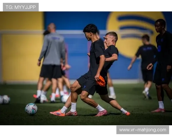 巴萨中场德罗通过巴黎体检，签约至2030年