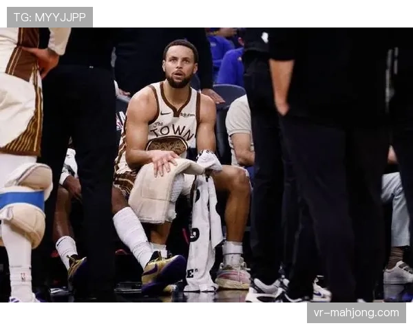 勇士球星斯蒂芬·库里因脚踝伤势预计缺席两周，球队进攻效率面临严峻考验。